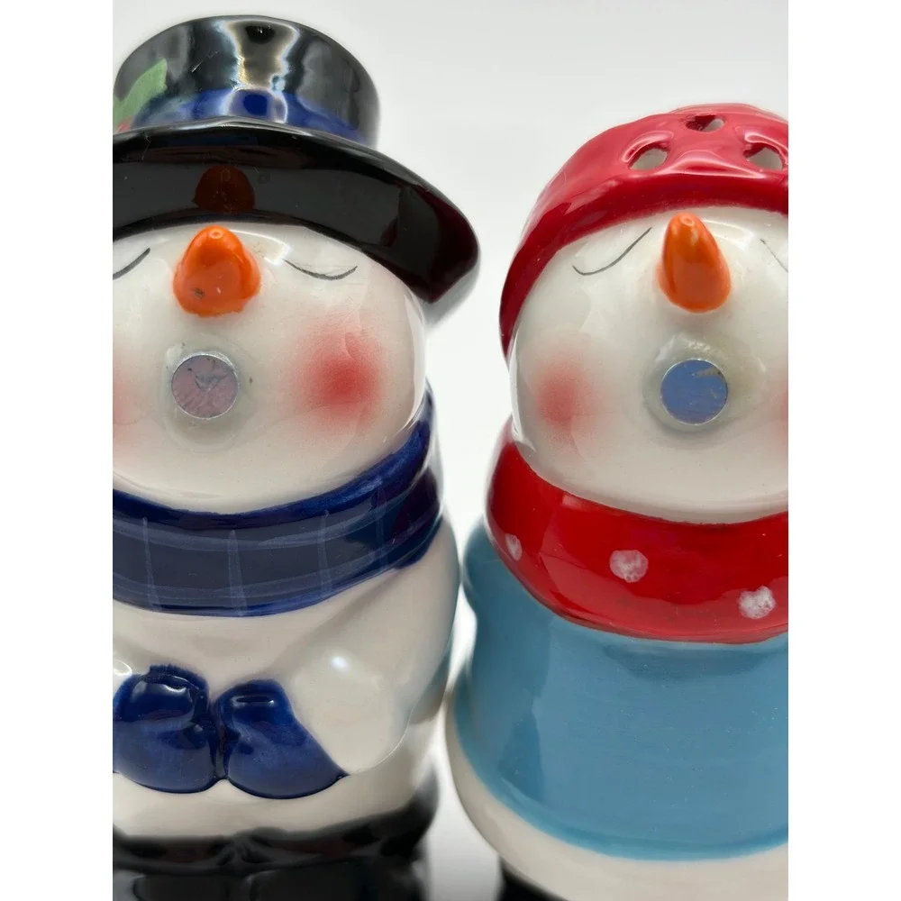 Kissing Snowmen Magnetic Salt & Pepper Shakers Ceramic Winter Christmas Holiday